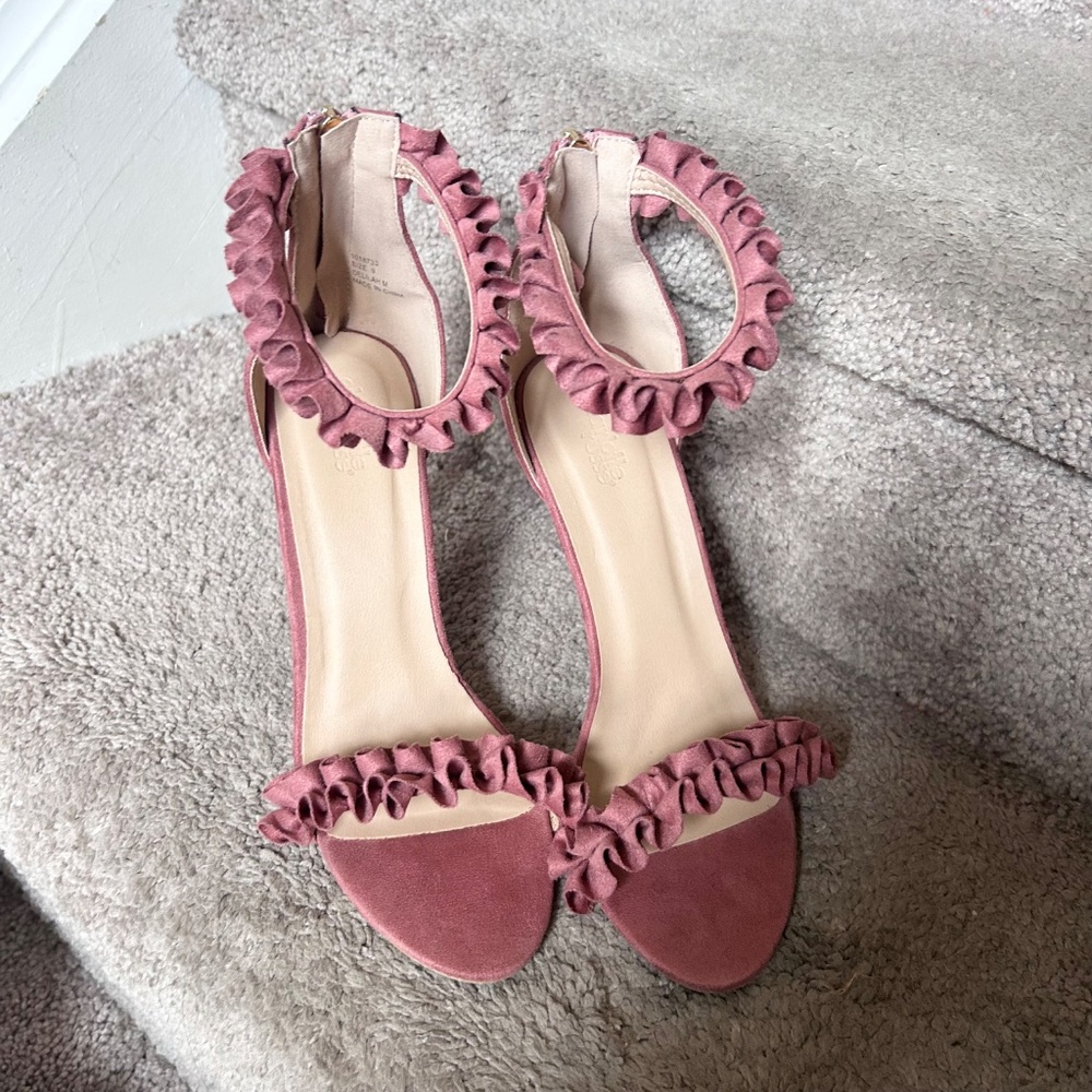 Size 9 Ruffle-trimmed heels - Picture 5 of 5